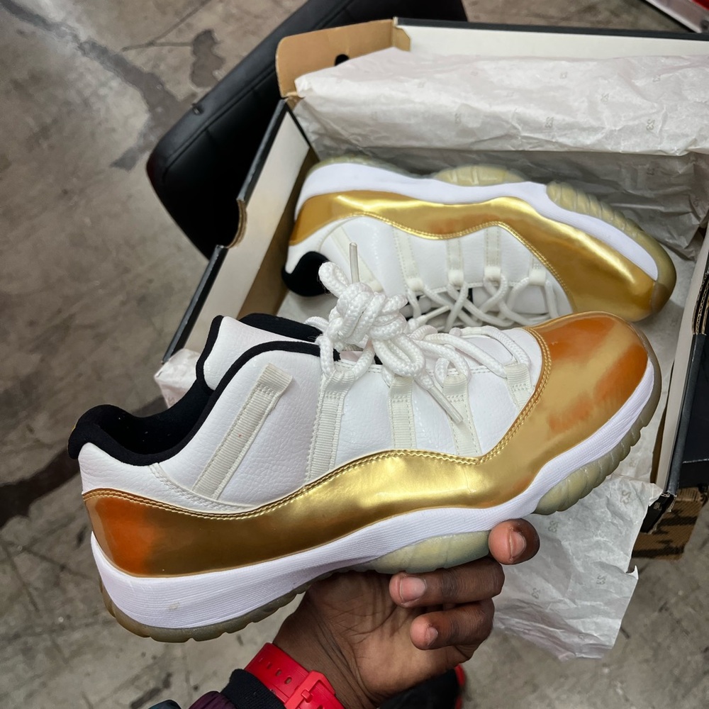 Jordan Sneakers White and Gold